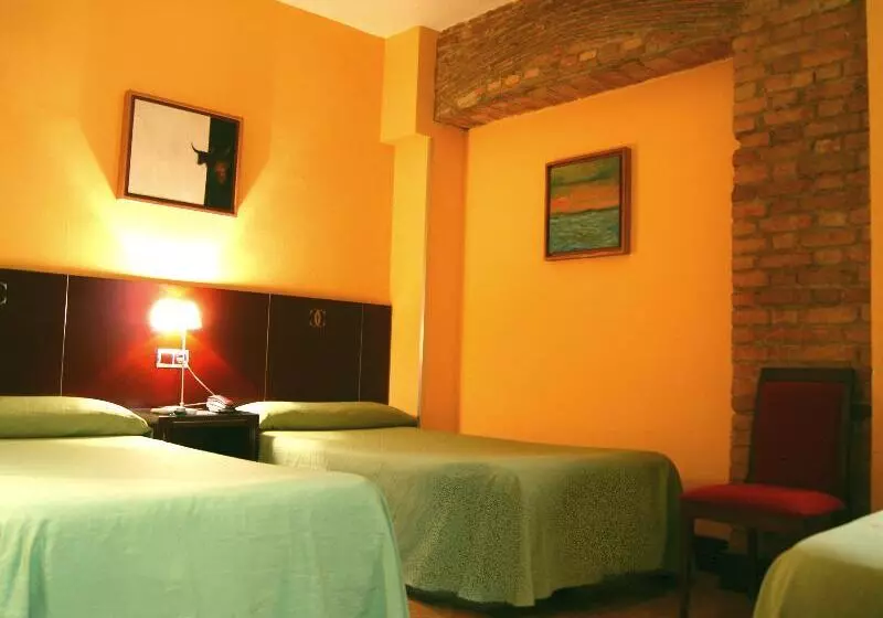 Standard Triple Room, Carlos V