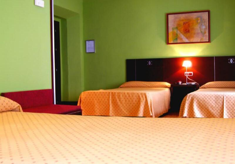 Chambre Triple Standard, Carlos V