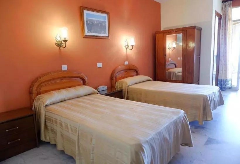 Quarto Estandar com Sacada, Central