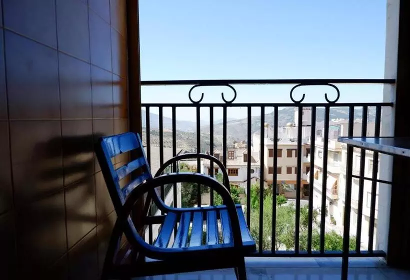 Quarto Estandar com Sacada, Central
