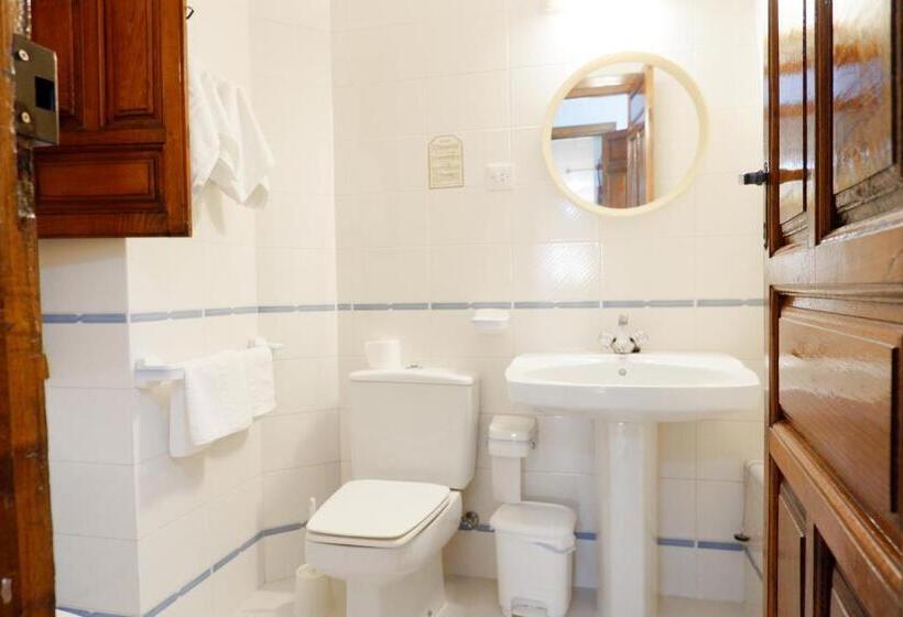 חדר סטנדרט לשלושה, Central