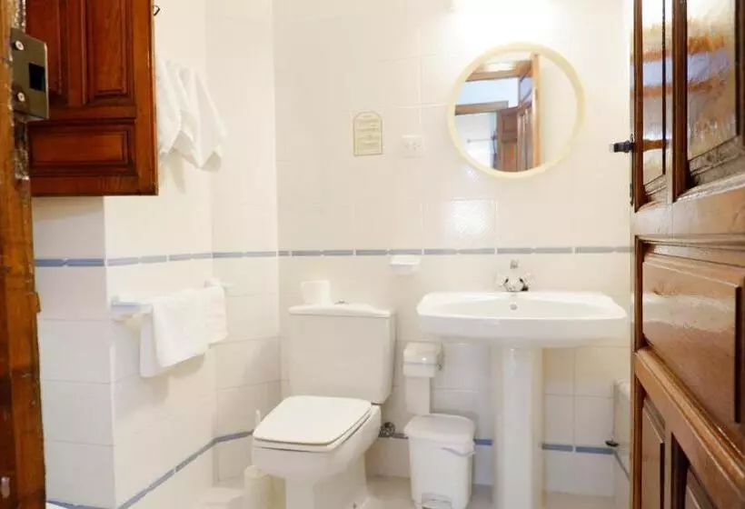 Quarto Triplo Estandar, Central