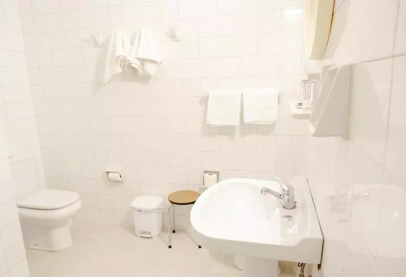 Quarto Triplo Estandar, Central