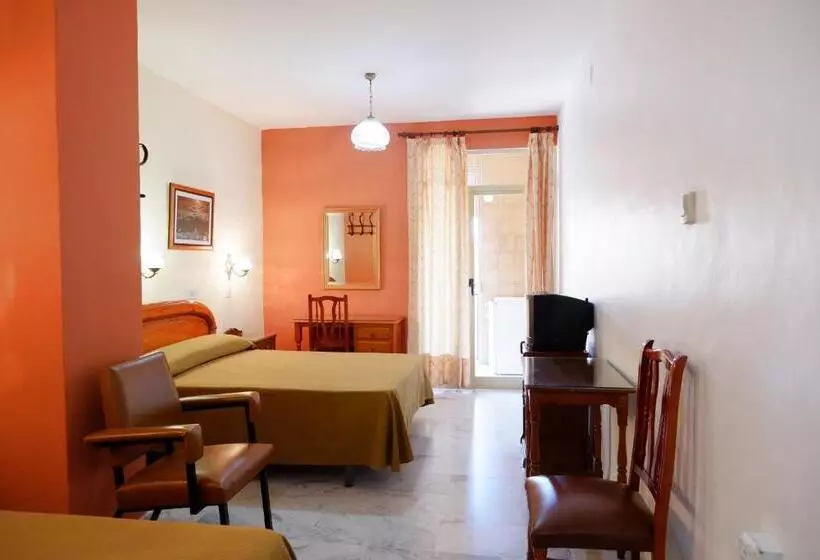 Quarto Triplo Estandar, Central