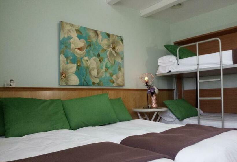 4인용 스탠다드 룸, El Guerra