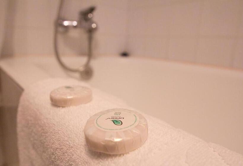 חדר סטנדרט לשלושה, El Haya