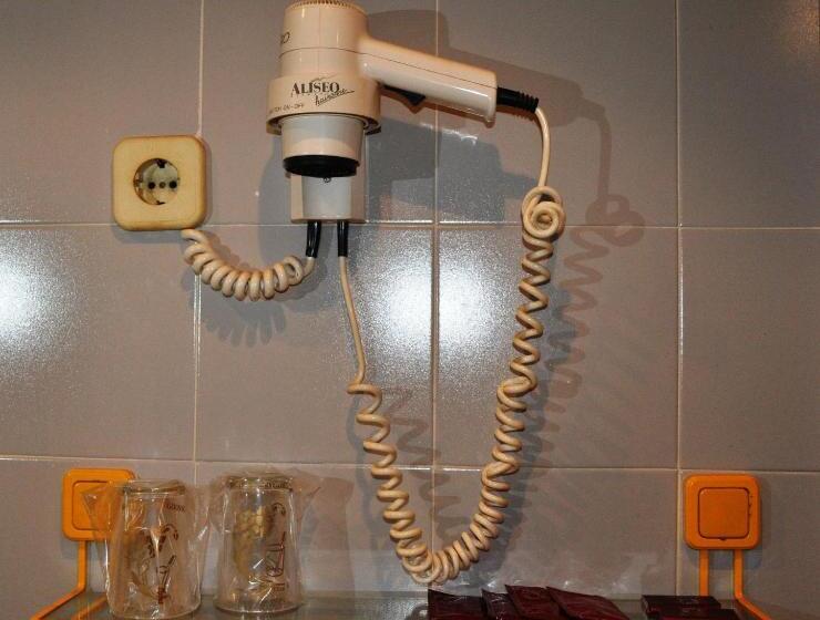 غرفة قياسية, España