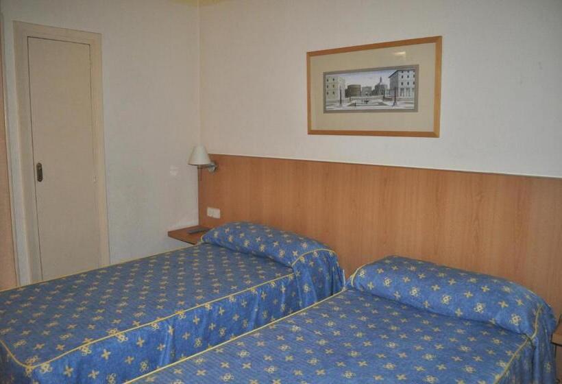 غرفة قياسية ثلاثية, España