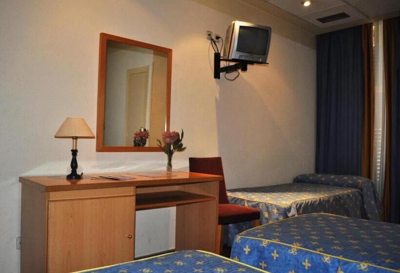 غرفة قياسية ثلاثية, España