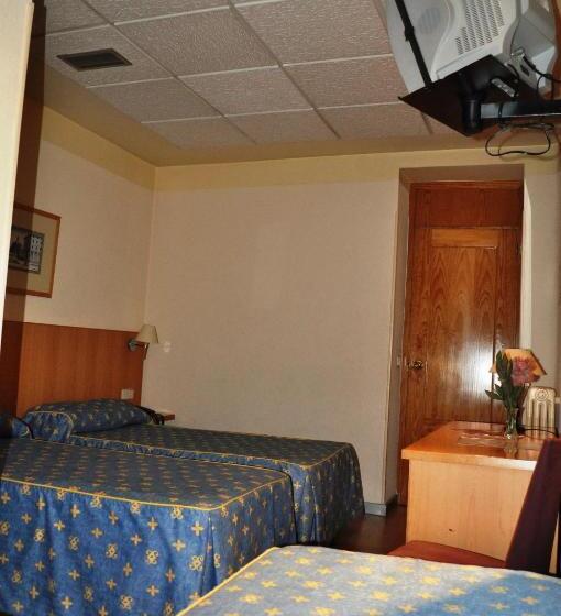 غرفة قياسية ثلاثية, España