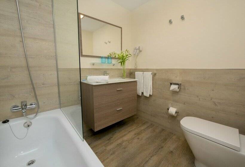 高级三人间, Helios Costa Tropical