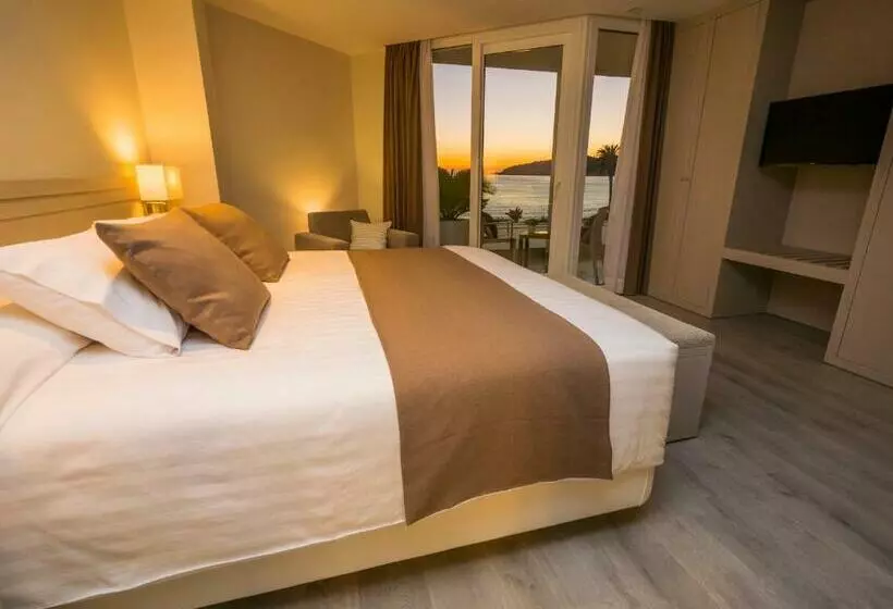 Junior Suite con Hidromasaje, Helios Costa Tropical