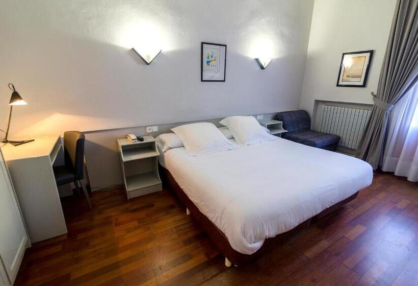 Номер Стандарт, Hospedium Hotel Lleida