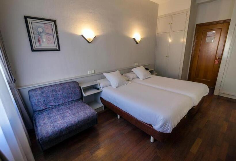 Номер Стандарт Трехместный, Hospedium Hotel Lleida