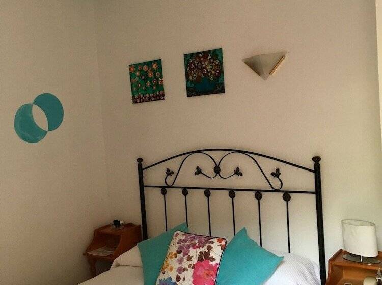 اتاق استاندارد یک نفره, La Pena