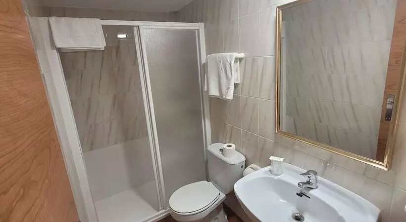 اتاق اکونومی, Meson De L’ainsa