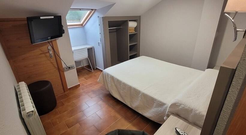 חדר אקונומי, Meson De L’ainsa