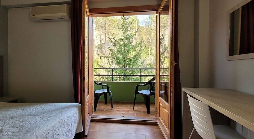 חדר משפחתי, Meson De L’ainsa