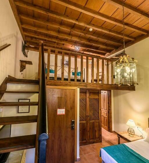 Chambre Familiale, Palacio De Santa Ines