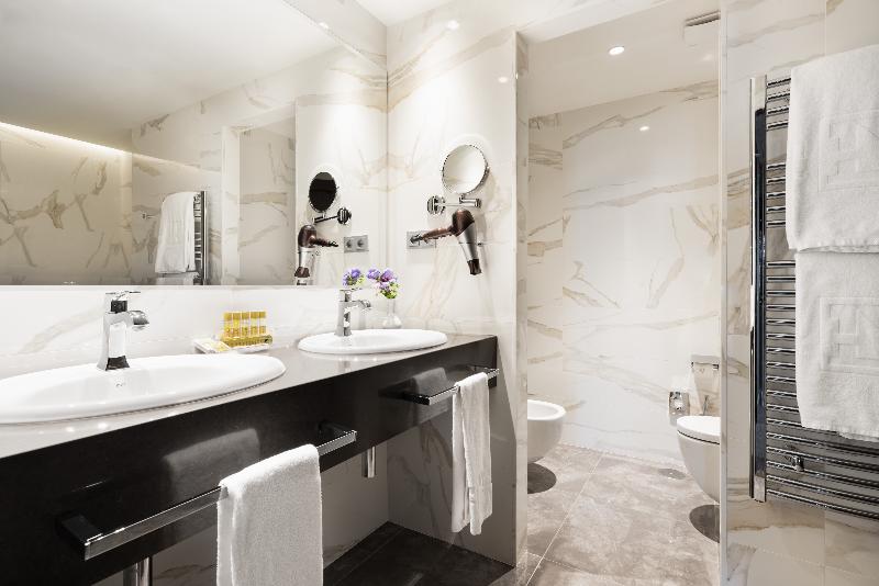 Полулюкс, Eurostars Hotel Real