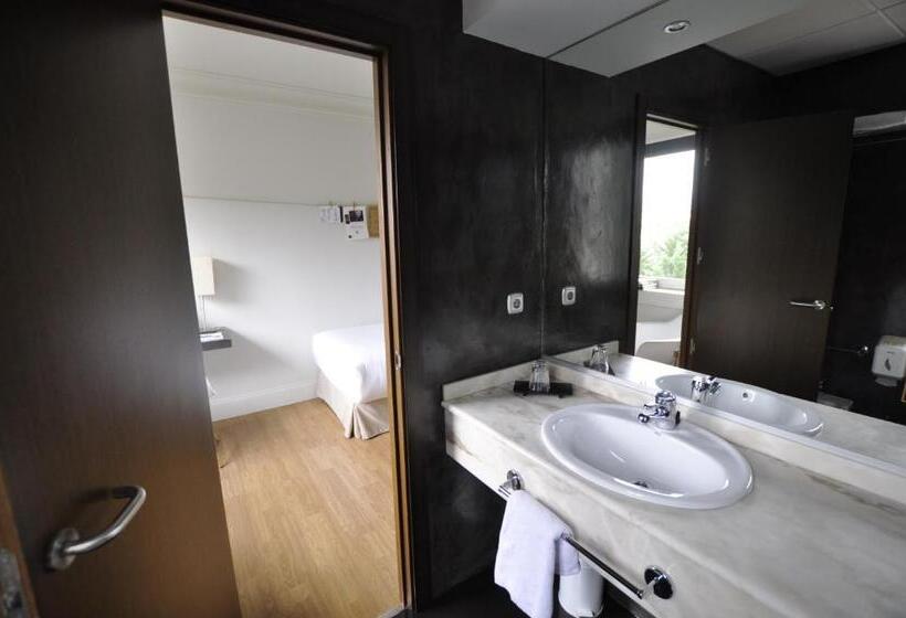 غرفة قياسية فردية, Rio Bidasoa