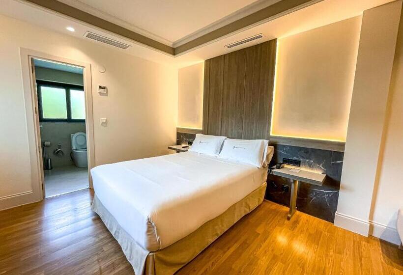 غرفة تنفيذية, Rio Bidasoa