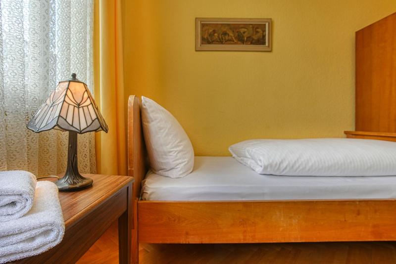 标准间, Santiago Apostol