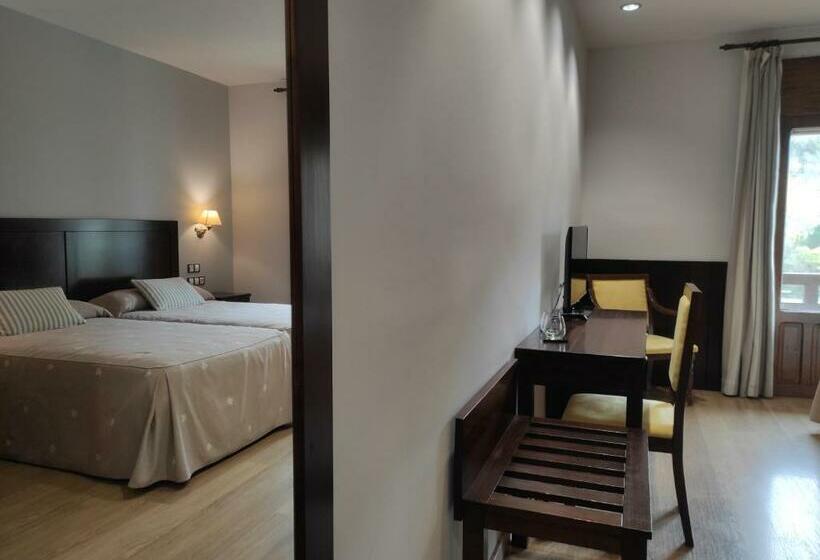 חדר סופריור עם מרפסת, Snö Hotel Bielsa