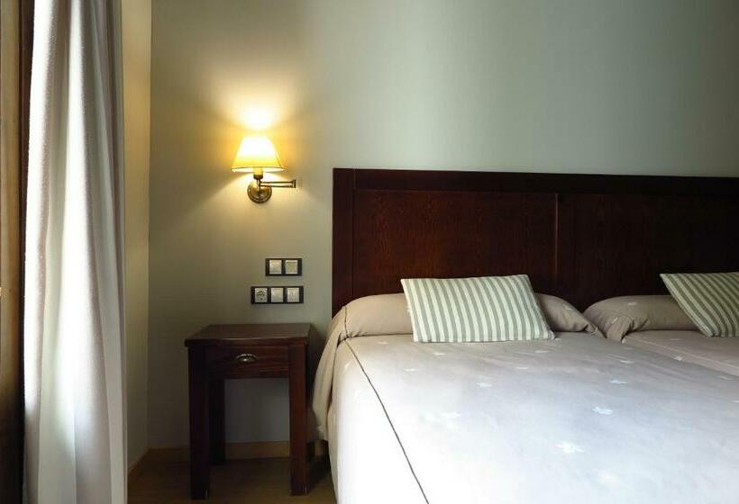 חדר סופריור עם מרפסת, Snö Hotel Bielsa