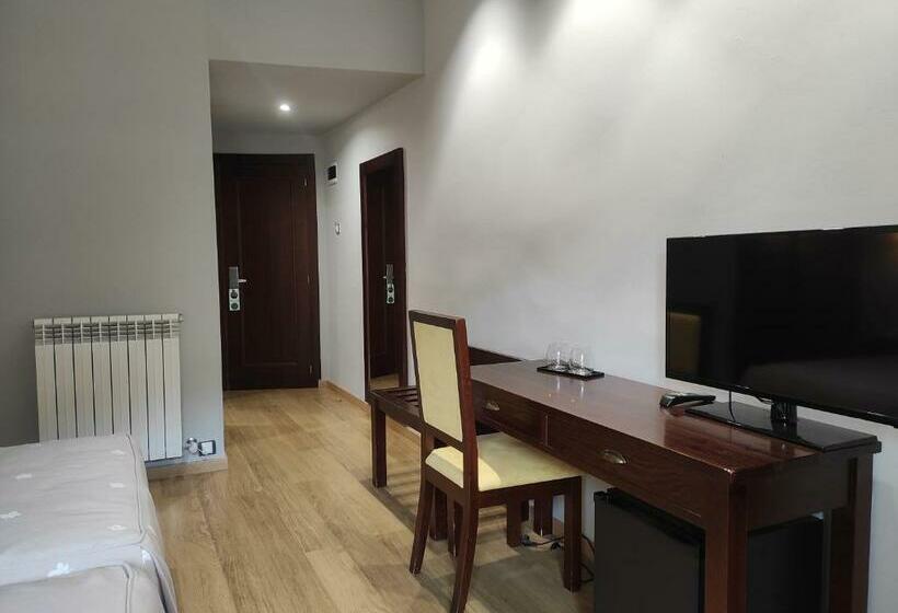 חדר סופריור עם מרפסת, Snö Hotel Bielsa