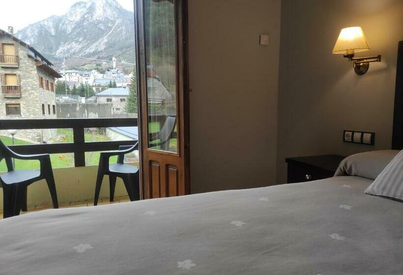 חדר סופריור עם מרפסת, Snö Hotel Bielsa