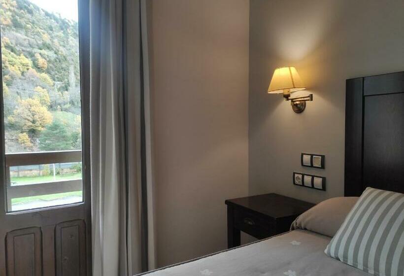 Номер Superior с Балконом, Snö Hotel Bielsa