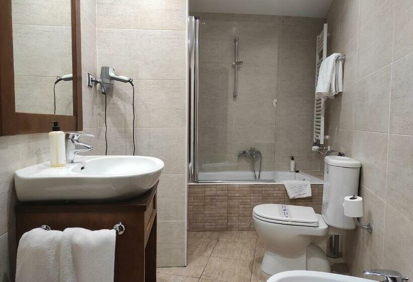 חדר סופריור עם מרפסת, Snö Hotel Bielsa