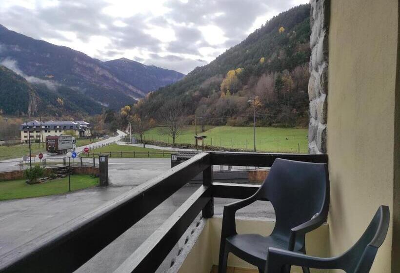 חדר סופריור עם מרפסת, Snö Hotel Bielsa