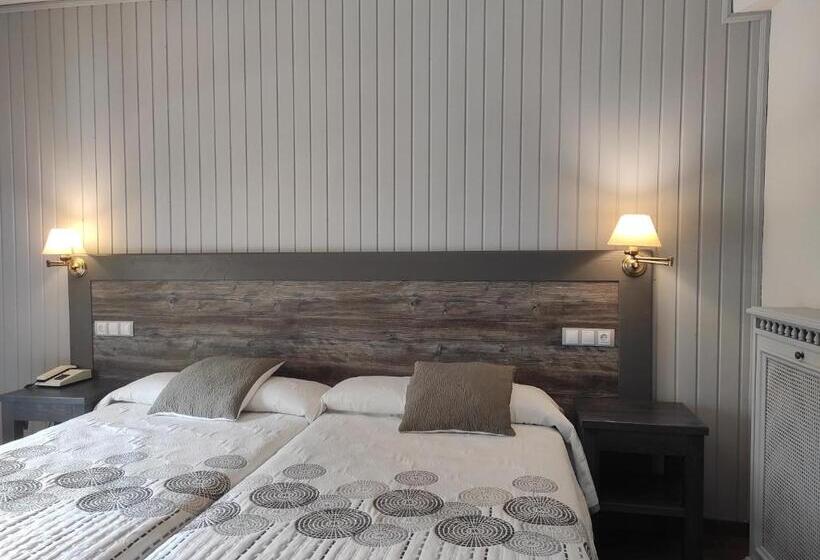 Номер Стандарт с Балконом, Snö Hotel Bielsa