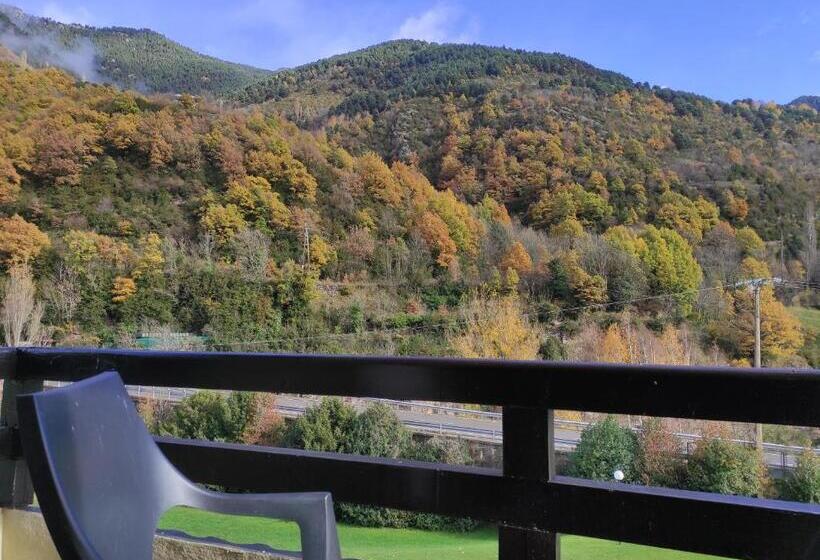 חדר סטנדרט עם מרפסת, Snö Hotel Bielsa