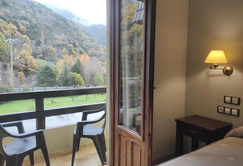 חדר סופריור לשלושה, Snö Hotel Bielsa