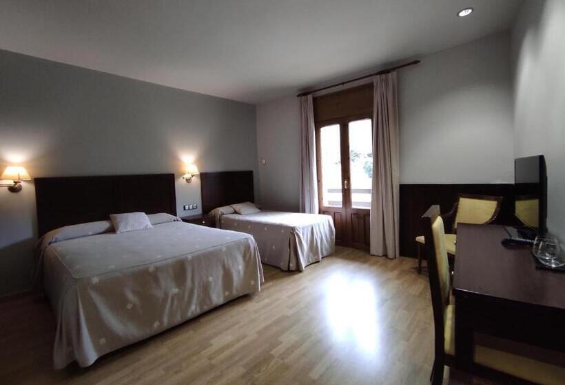 חדר סופריור לשלושה, Snö Hotel Bielsa