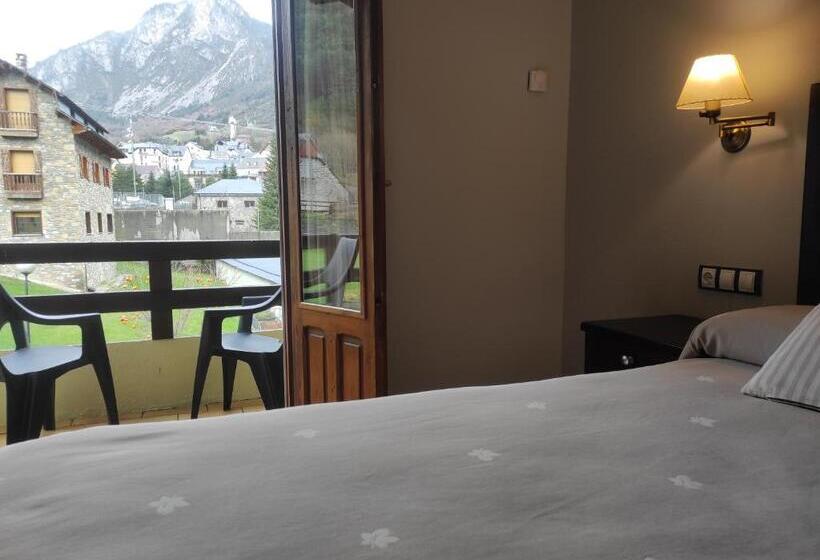 חדר סופריור לשלושה, Snö Hotel Bielsa