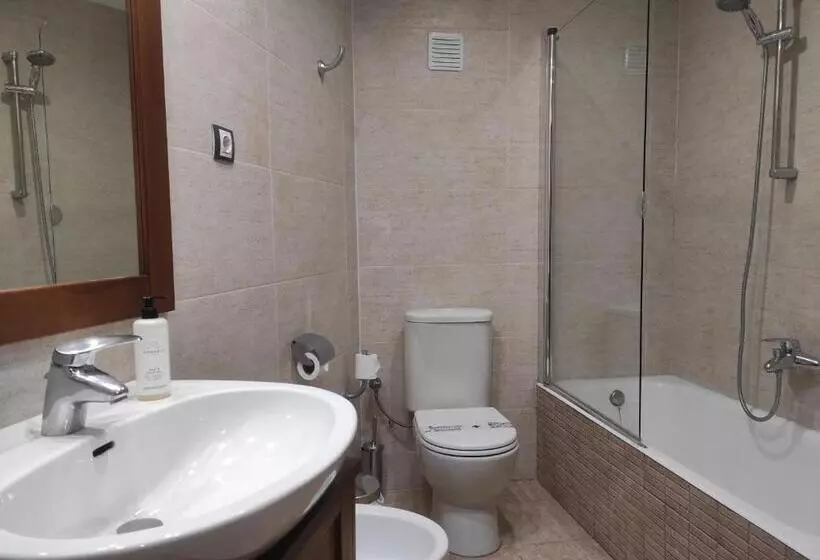 اتاق استاندارد سه تخته با بالکن, Snö Hotel Bielsa