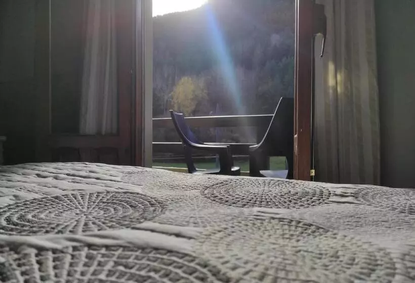اتاق استاندارد سه تخته با بالکن, Snö Hotel Bielsa