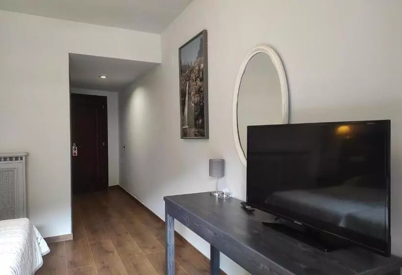 اتاق استاندارد یک تخته با بالکن, Snö Hotel Bielsa