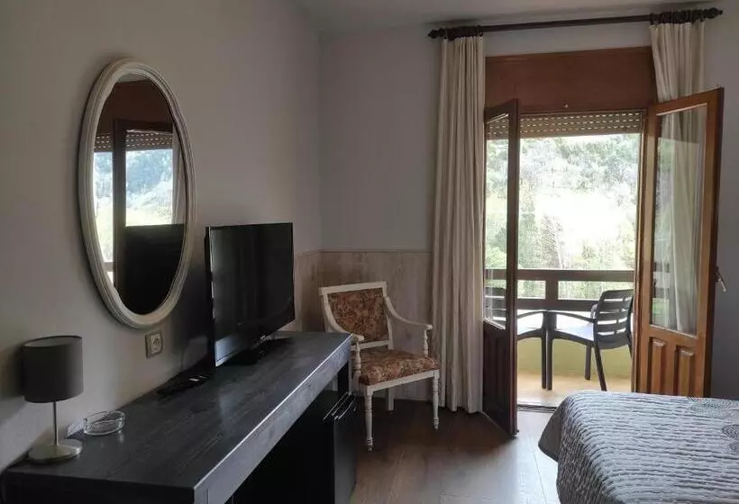 اتاق استاندارد یک تخته با بالکن, Snö Hotel Bielsa