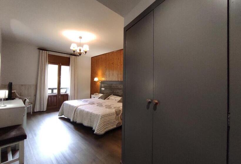 Номер Стандарт Индивидуальный с Балконом, Snö Hotel Bielsa