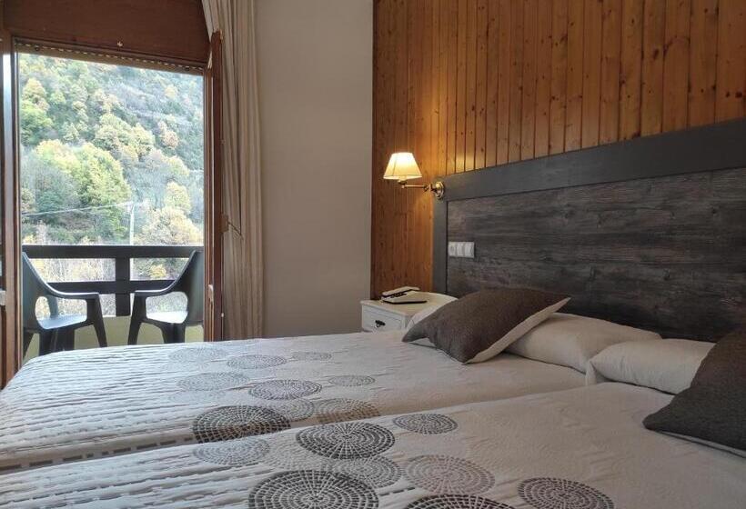 חדר סטנדרט יחיד עם מרפסת, Snö Hotel Bielsa