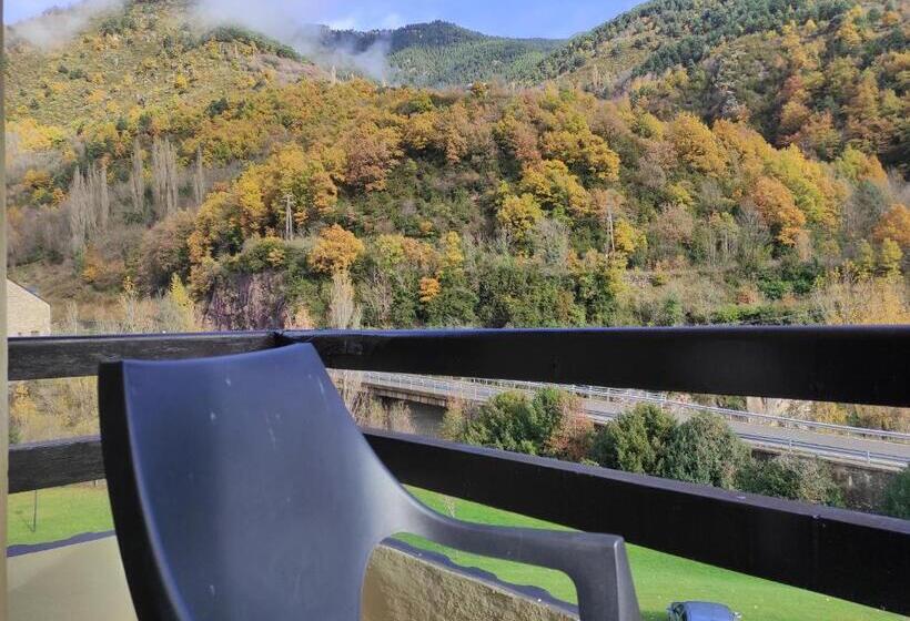 חדר סטנדרט יחיד עם מרפסת, Snö Hotel Bielsa