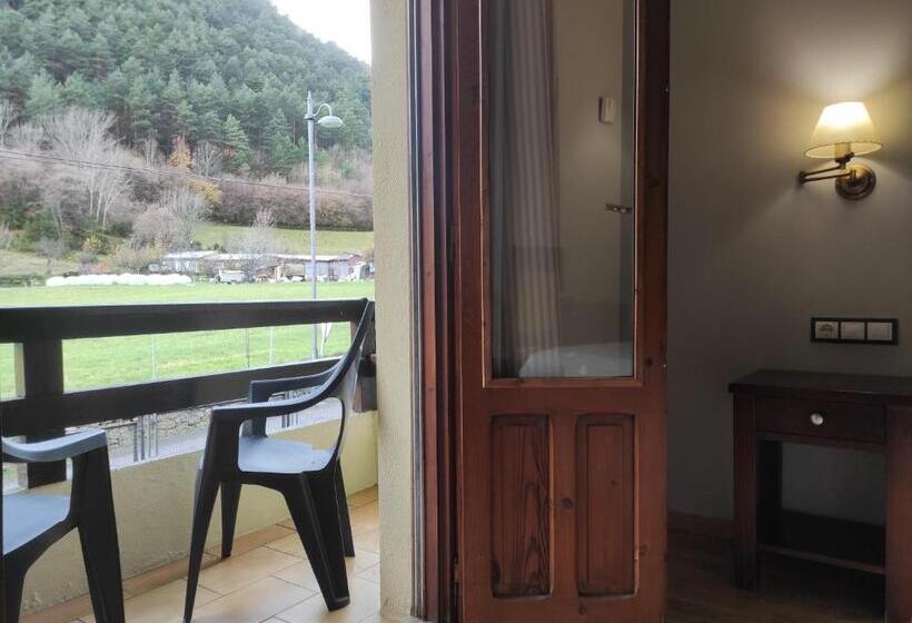 חדר סופריור יחיד, Snö Hotel Bielsa