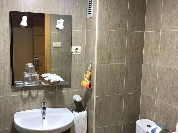 חדר סטנדרט יחיד, Anfora