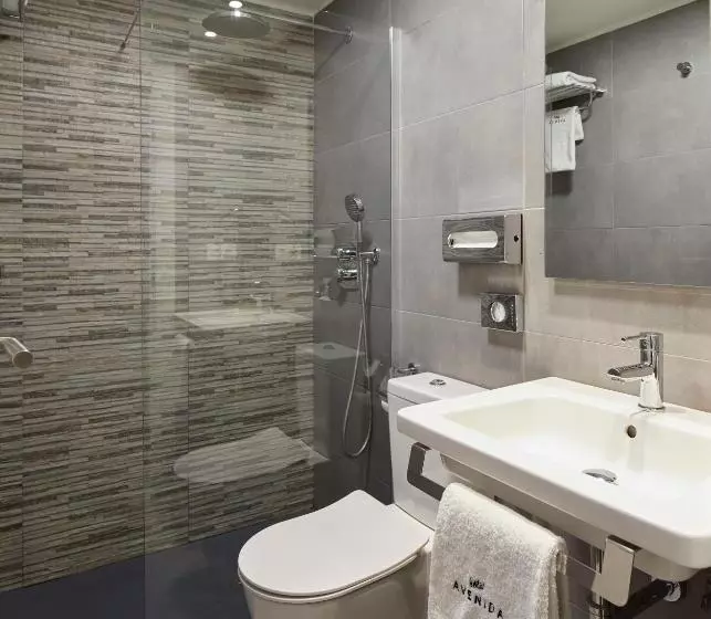 Standard Yhden Hengen Huone, Avenida
