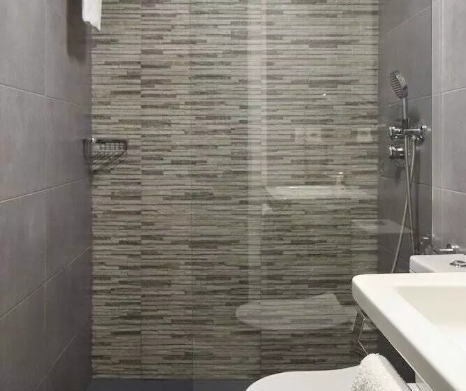 Standard Yhden Hengen Huone, Avenida